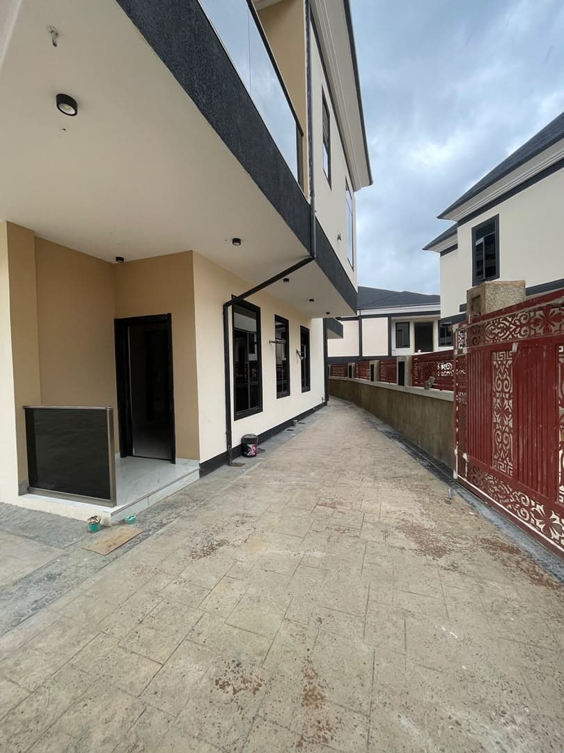 NEWLY BUILT 5 BEDROOM FULLY DETACHED DUPLEX WITH BQ