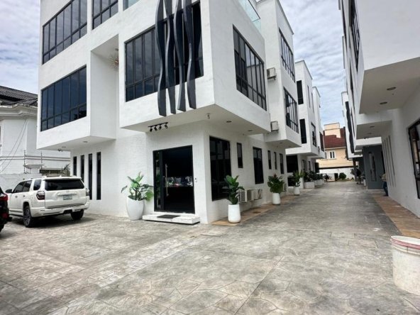Exquisite Newly Built 5 Bedroom Fully Detached Duplex with BQ - Chaman Properties